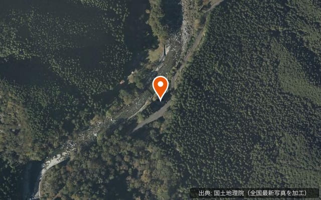 老谷の森 川のほとりのキャンプ場
